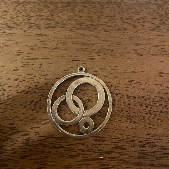 Sterling Silver Circle Charm. - Picture 2 of 3
